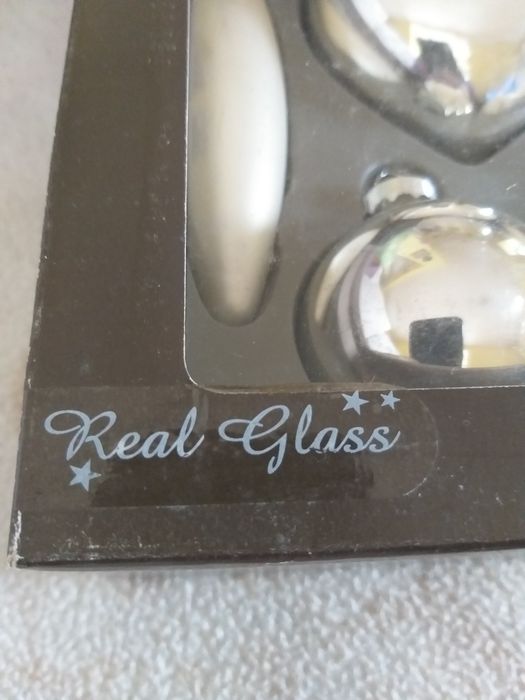 Стъклени елхови играчки