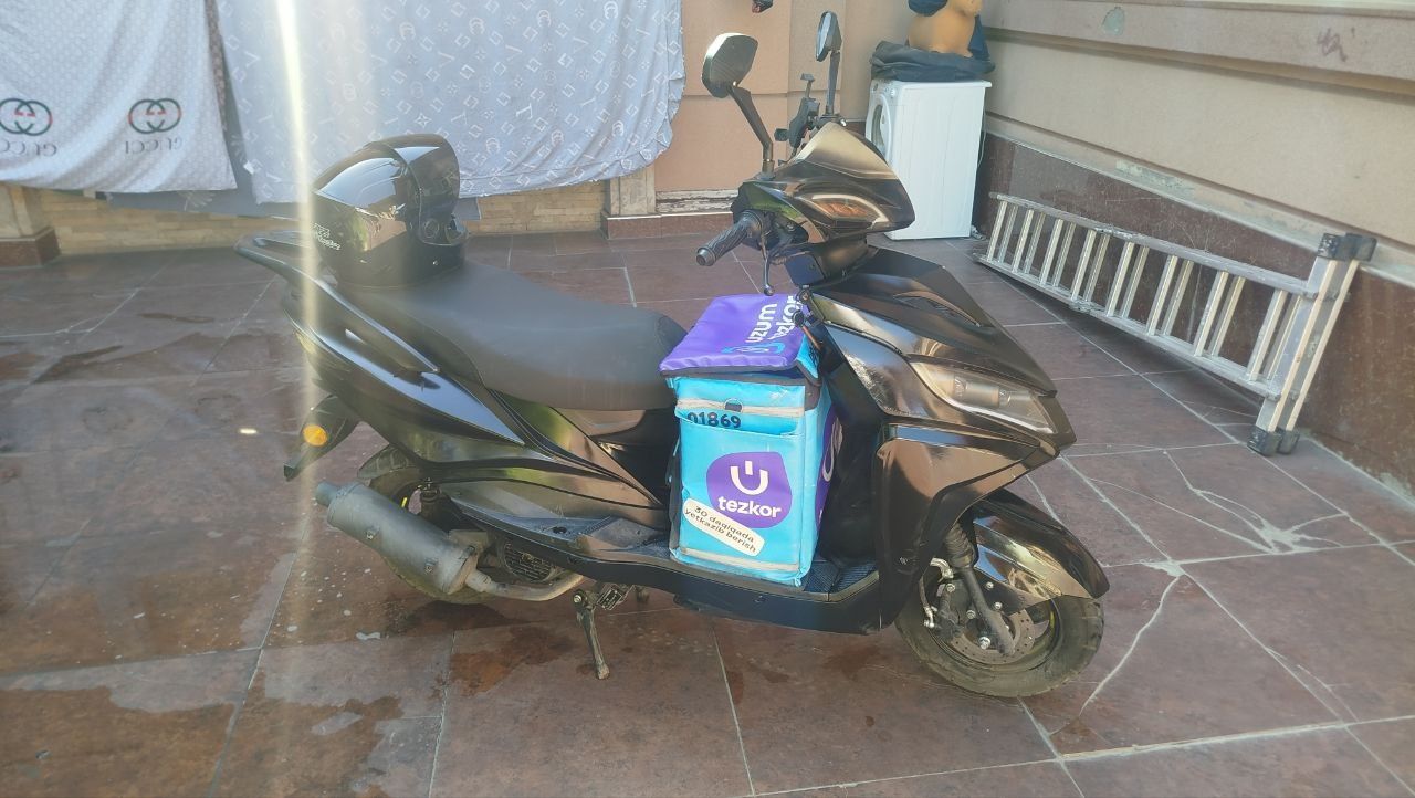 125³ li skuter holati yaxshi