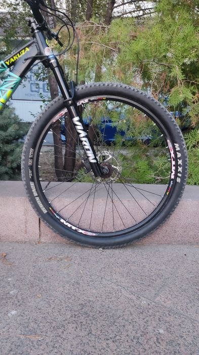 Продам вилку(воздушную)и покрышки