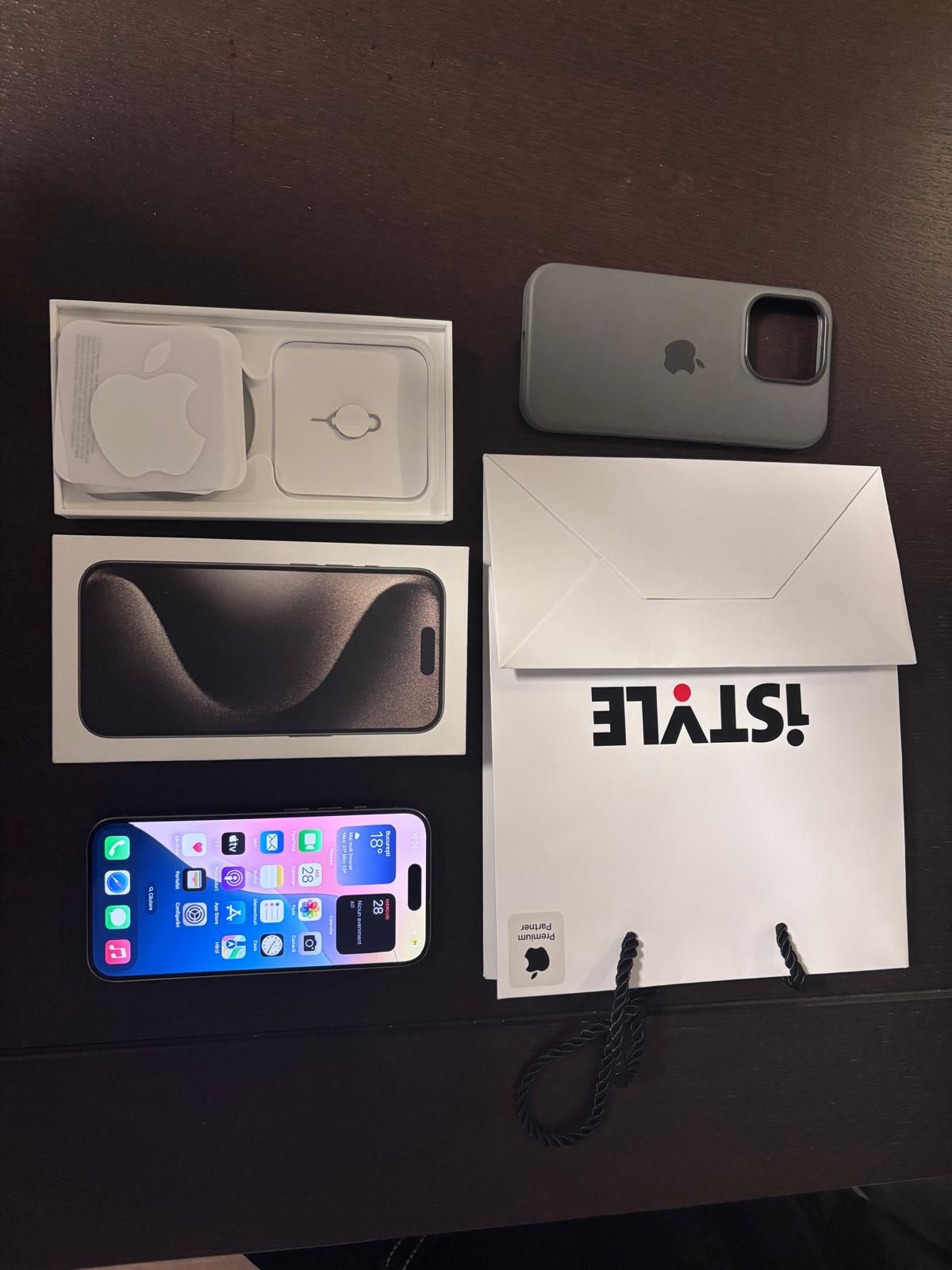 Iphone 15 PRO, 256 GB, garanție iStyle 12/2025,vând sau schimb