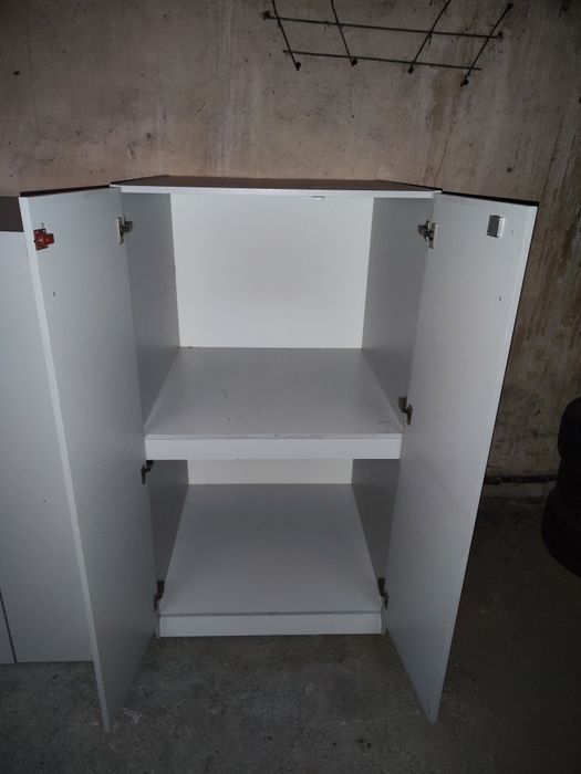 Шкаф офисный 2 штуки.