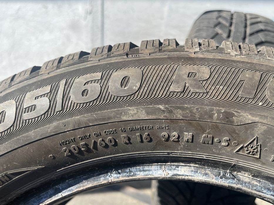 2 бр. зимни гуми 205/60/16 Semperit DOT 2219 6 mm