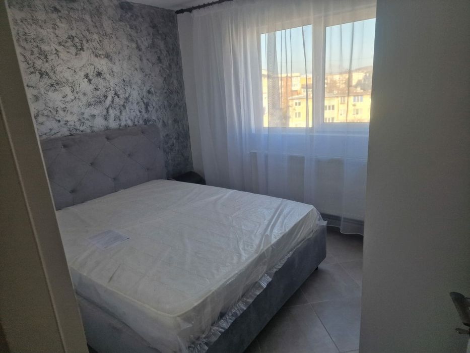 Închiriez  apartament