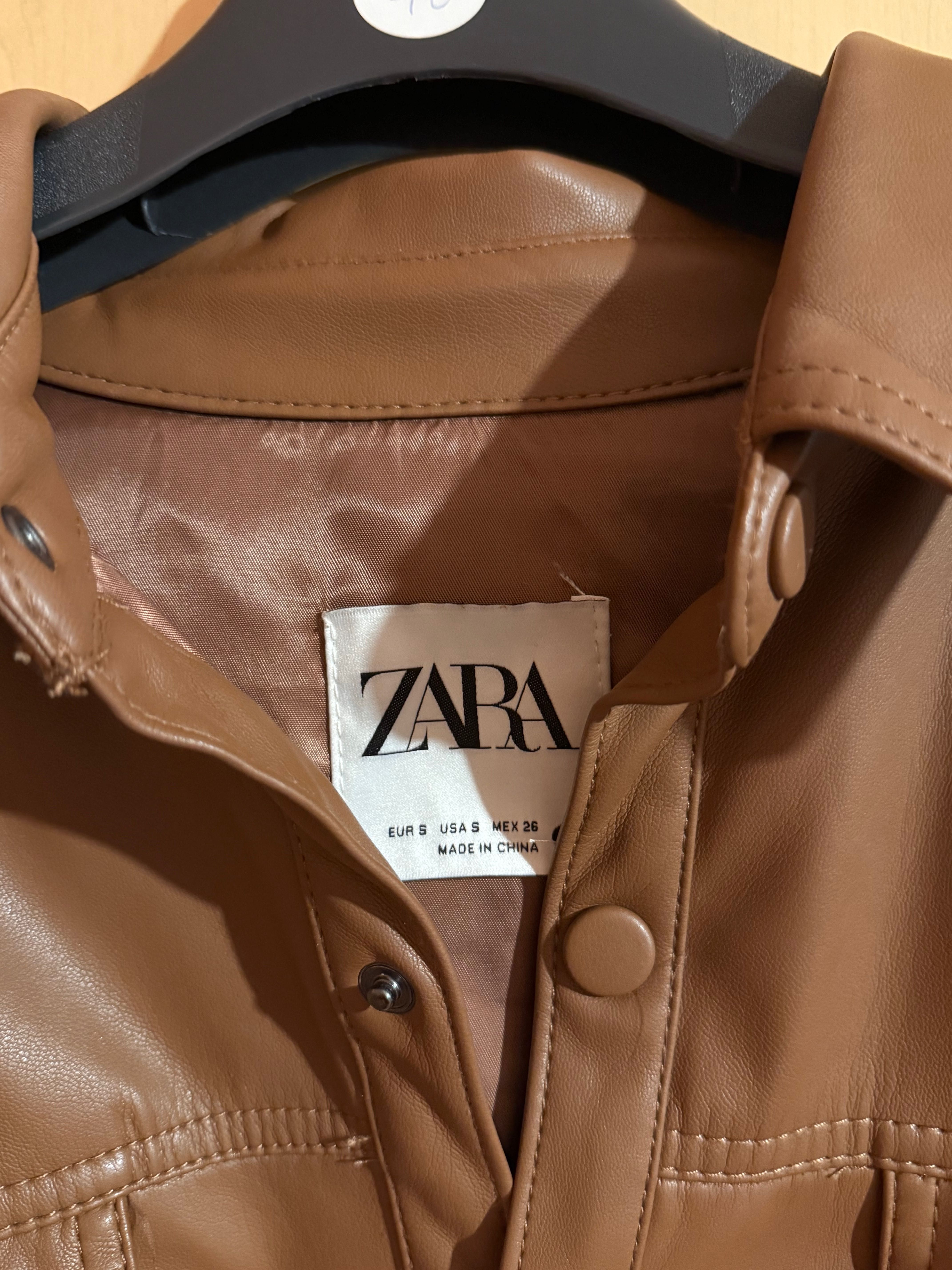 кафява риза от еко кожа Zara