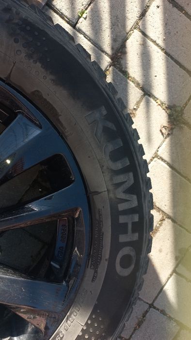 Vând jante cu amvelope de iarna cu dimensiuni 215/60/16 99H16