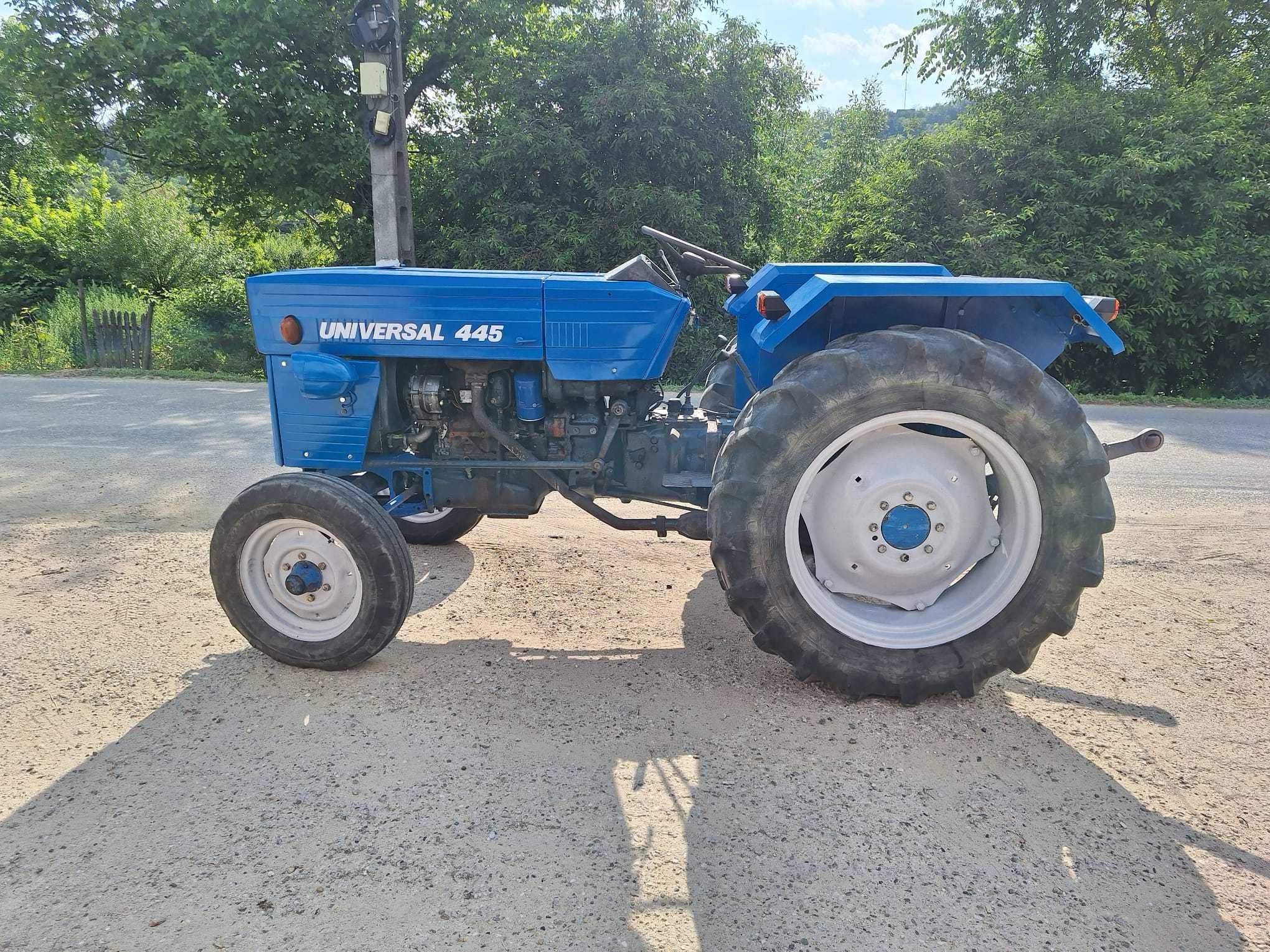 Tractor Universal 445, cutie de viteze cu 2 manete