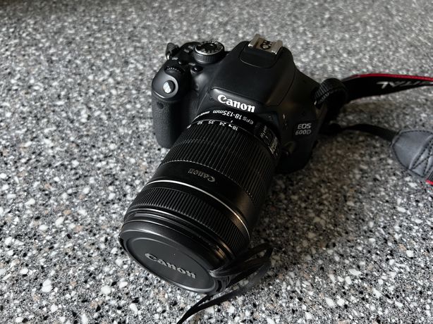 Зеркальный фотоаппарат Canon EOS D600