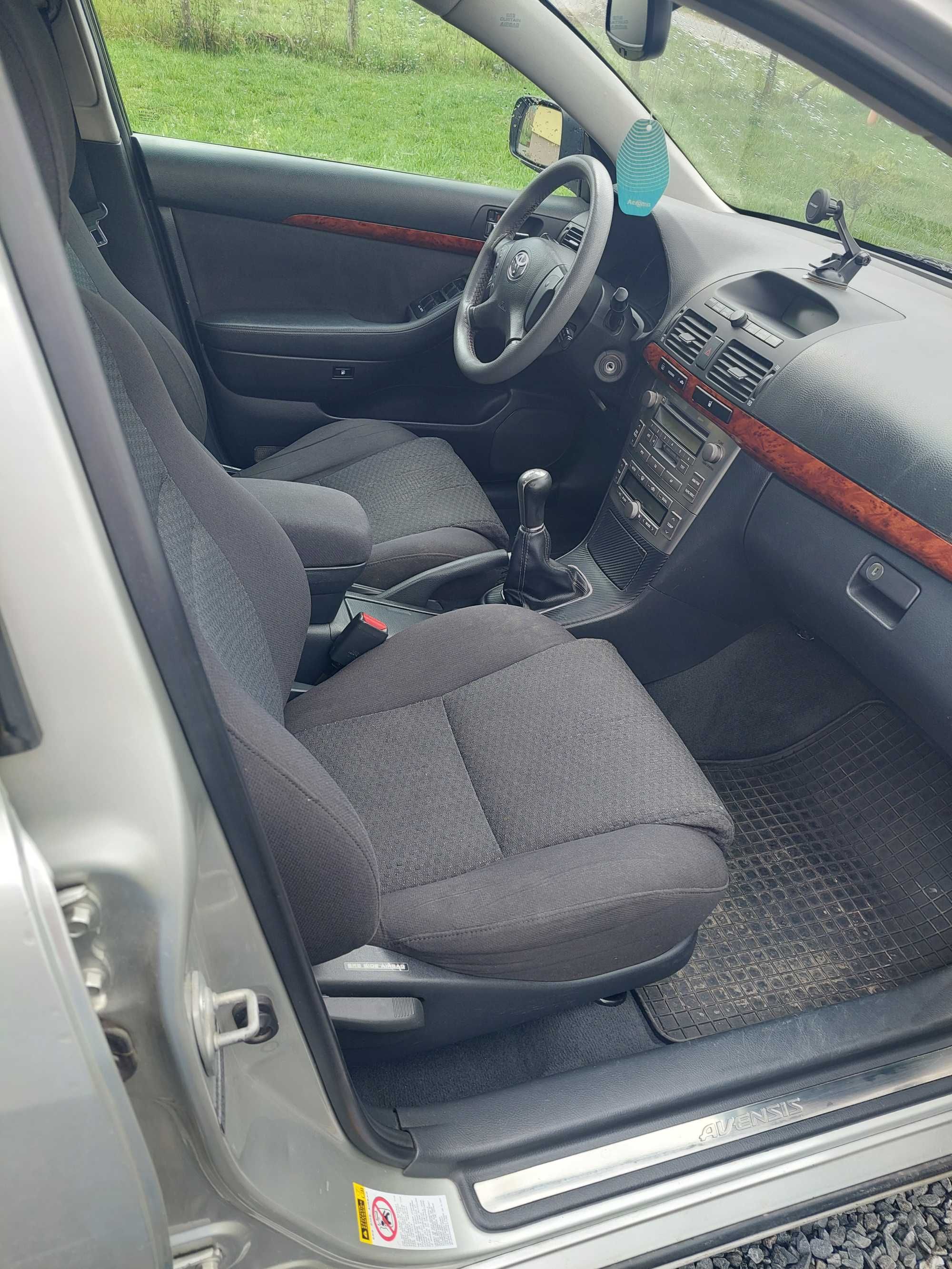 Vând Toyota Avensis