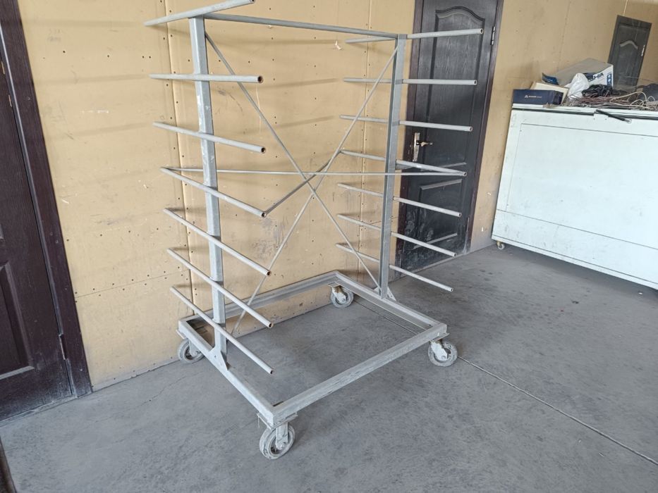 Chinni/sopol buyumlar uchun metall arava (stoyka) — harakatchan