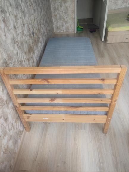 Единично легло с матрак и подматрачна рамка