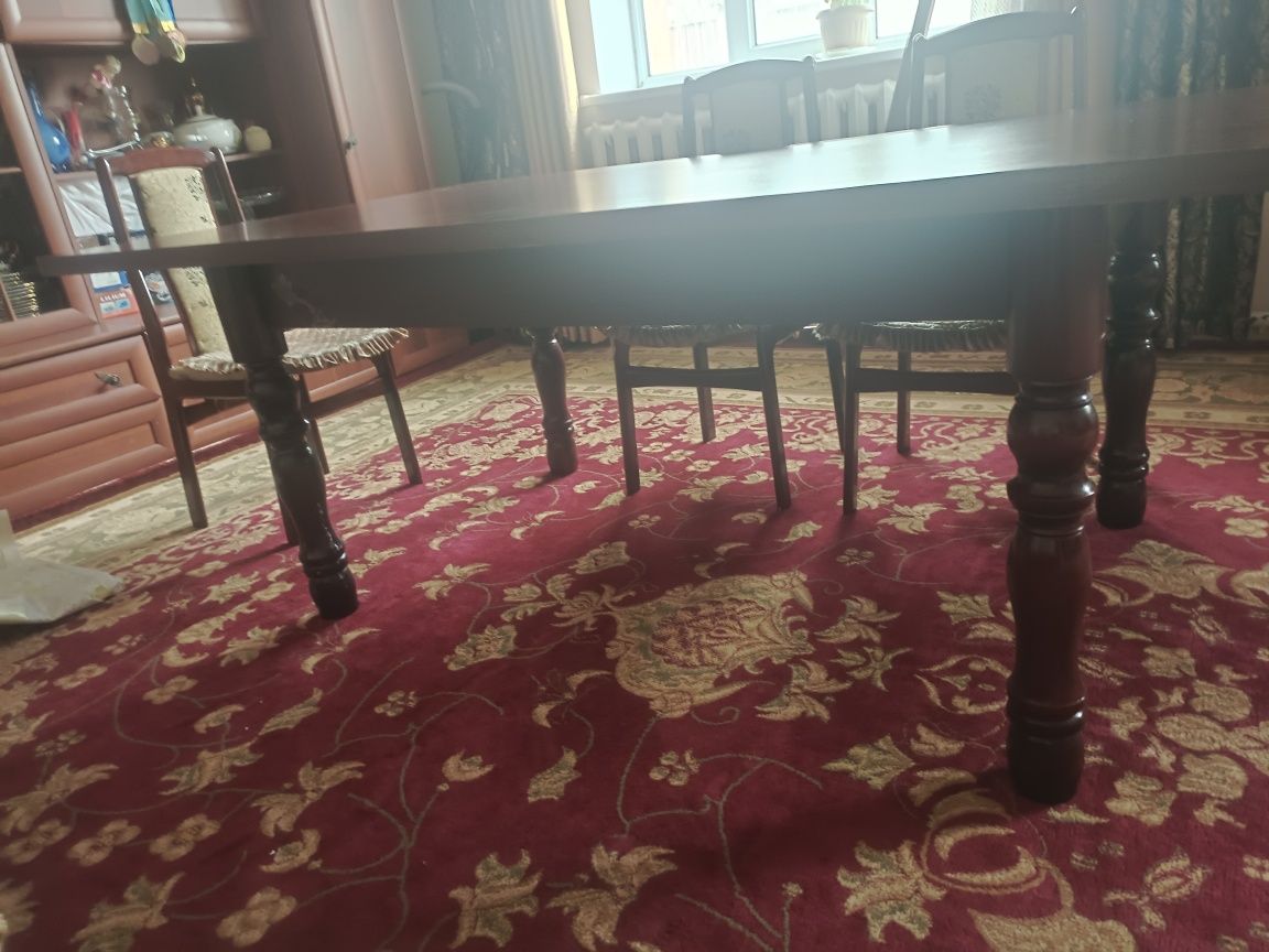 Продается  стол для гостиной