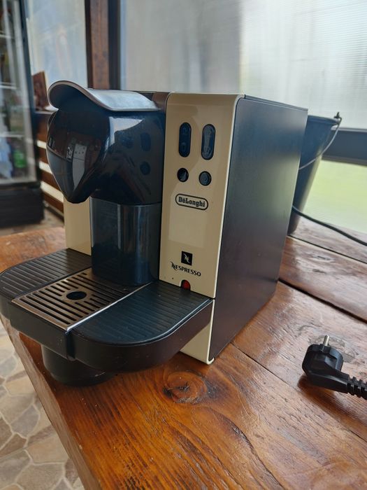 Aparat de cafea Nesspreso DeLonghi