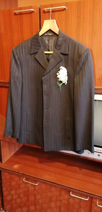 Подарявам 2бр костюми за бал