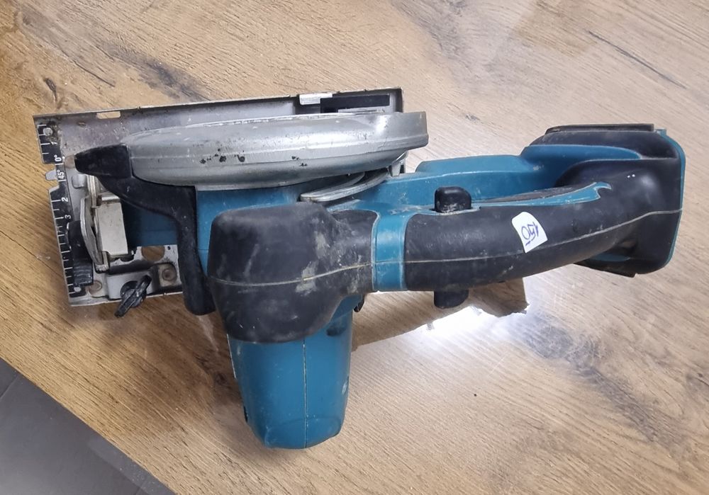 Акумулаторен ръчен цирколяр Makita 18v за части