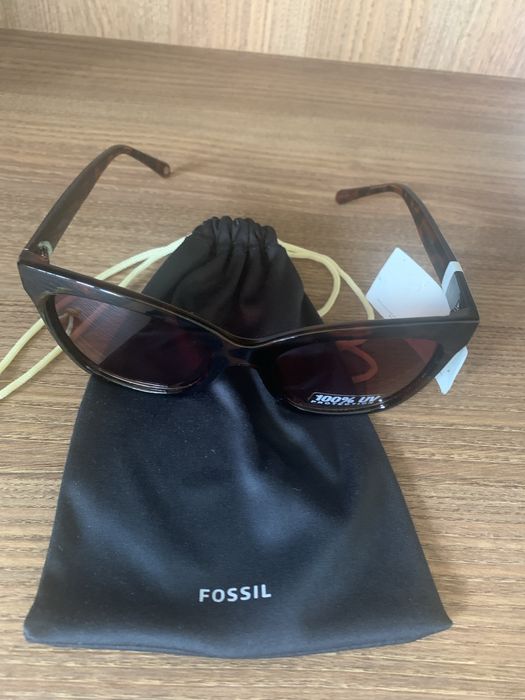 Ochelari de soare noi, Fossil