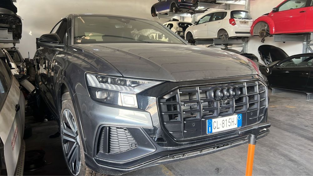 Dezmembrez Audi q8 2023