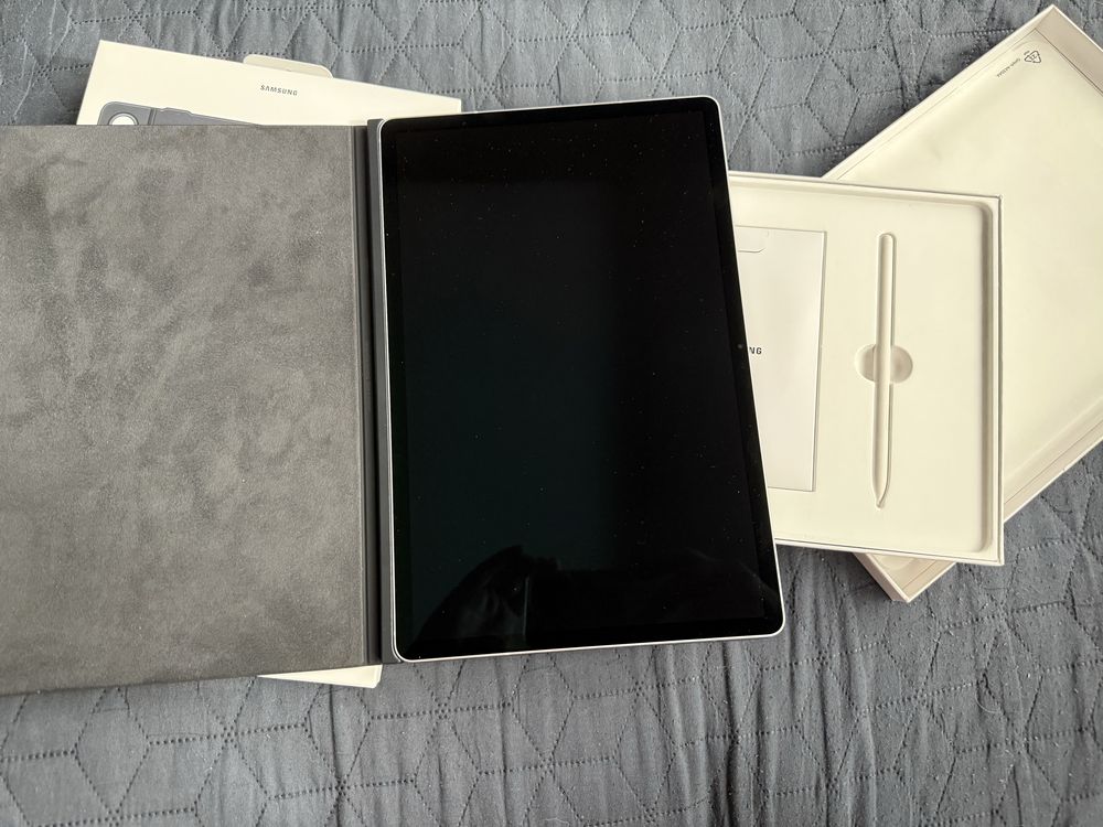 Продавам Samsung Galaxy Tab s10+ 256GB Silver WiFi+Калъф
