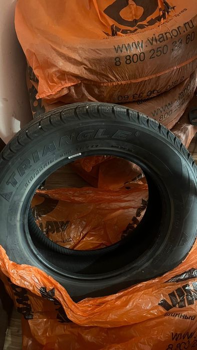 Зимние шины Трайэнджел почти новые