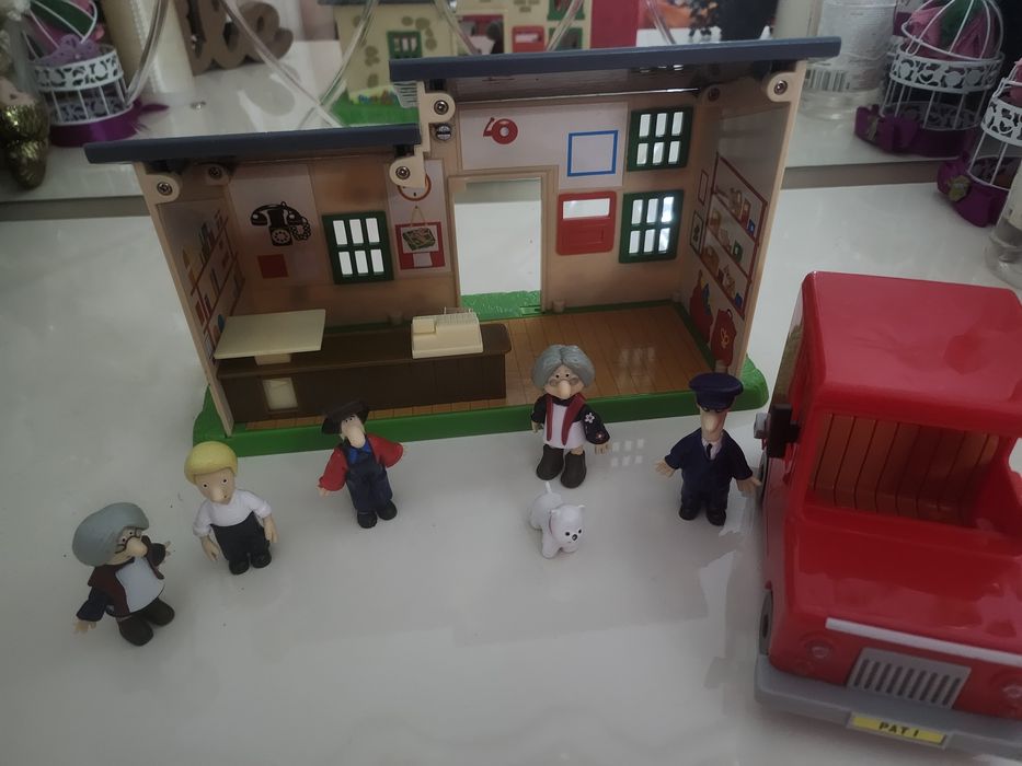 Pat postasul casa si masina