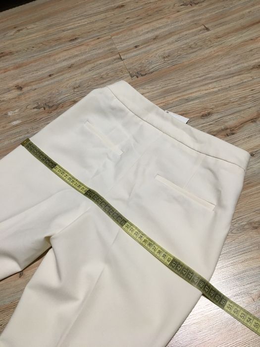 Pantaloni crem Zara usor evazati