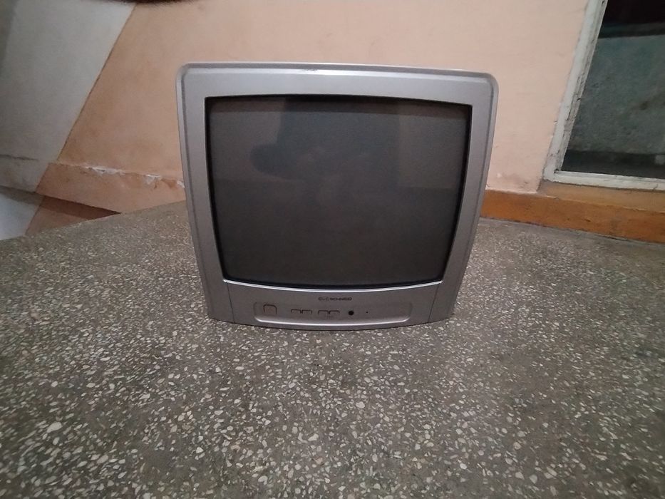 Vând tv schneider