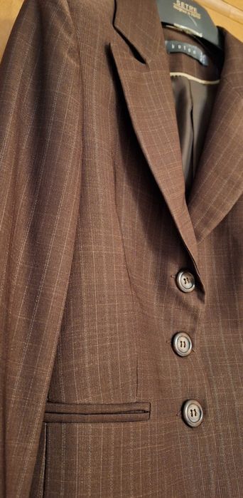 Дамско сако в кафяво