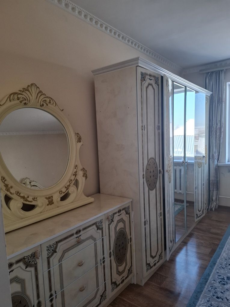 Продаётся спальная гарнитура, манеж