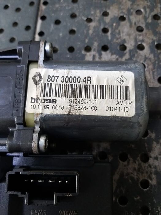 Motoras macara dreapta fata renault megane 3 0130822478 807300004r 912462101 916828100