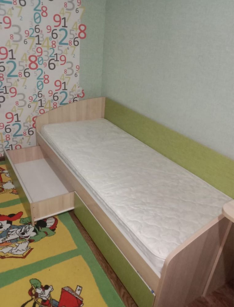 Шкаф и детские кровати