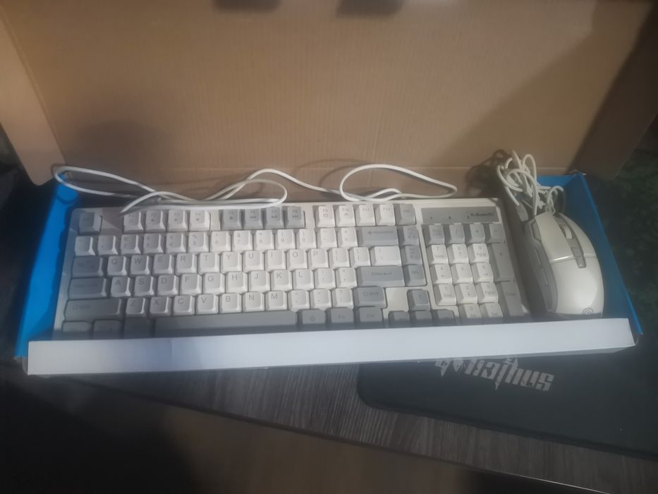 Клавиатура ва мышь сотилади янги коммлект игровой