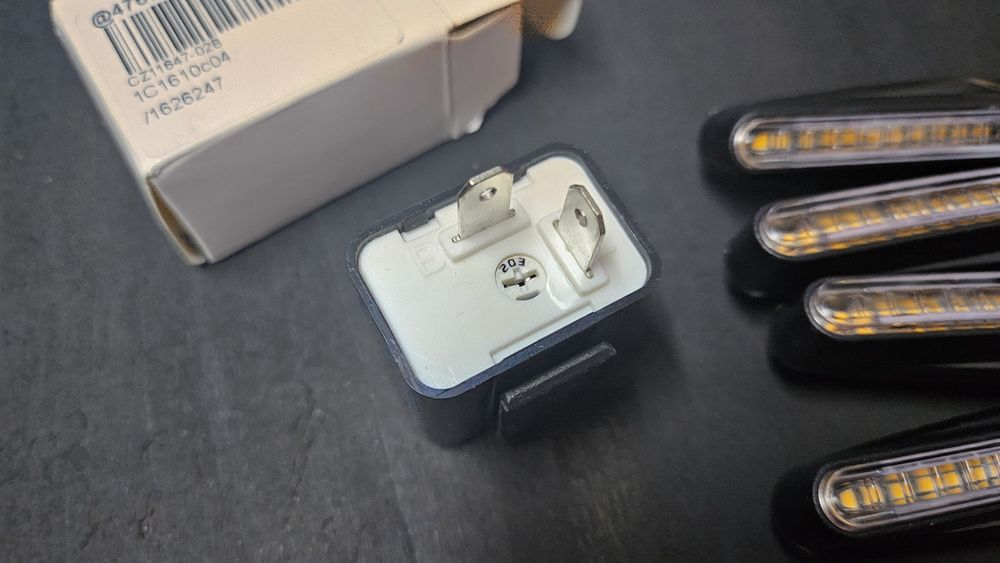Semnalizari / semnale LED universale motocicleta + releu reglabil
