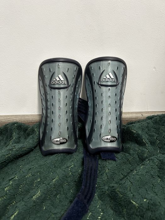 Vând apărători fotbal adidas set complet