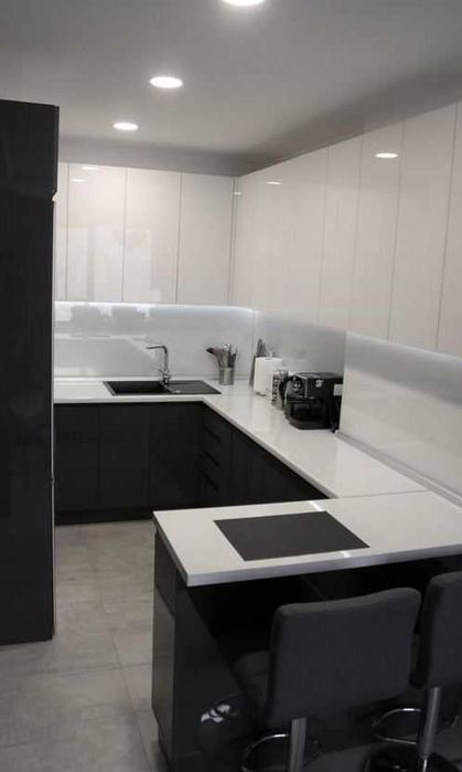 Продава се Тристаен апартамент в София, Манастирски ливади - 95 кв.м за 2006 €/кв.м - Снимка #1