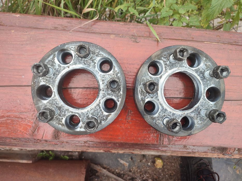 Vând distanțiere 5×120 3 cm