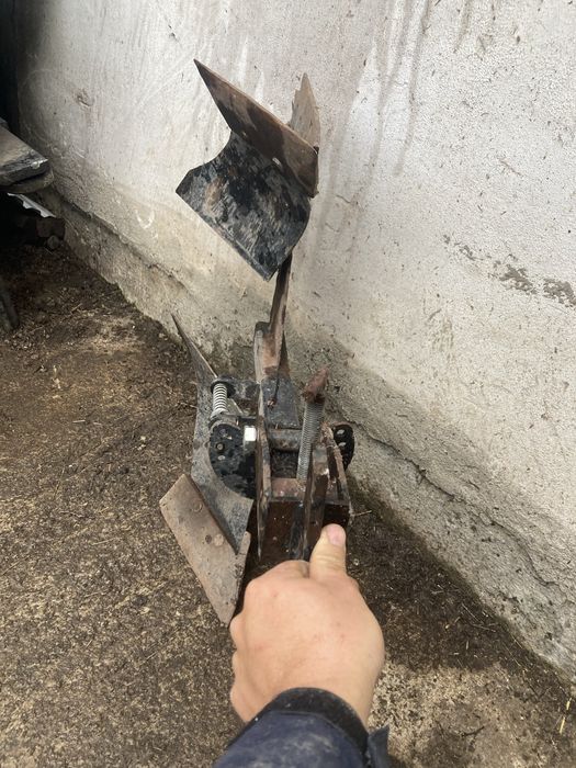 Plug reversibil motocultor