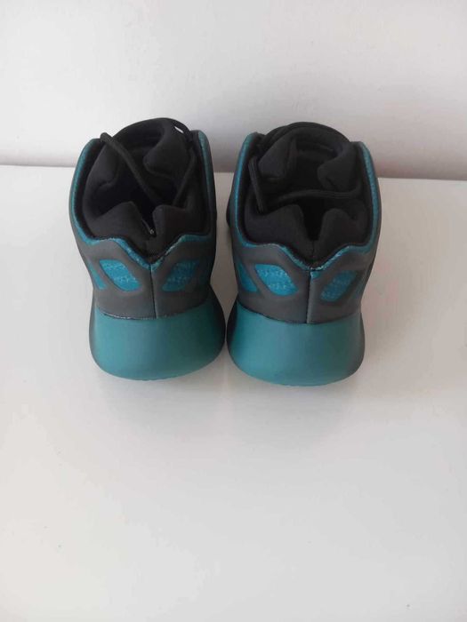 Yeezy boost   V3