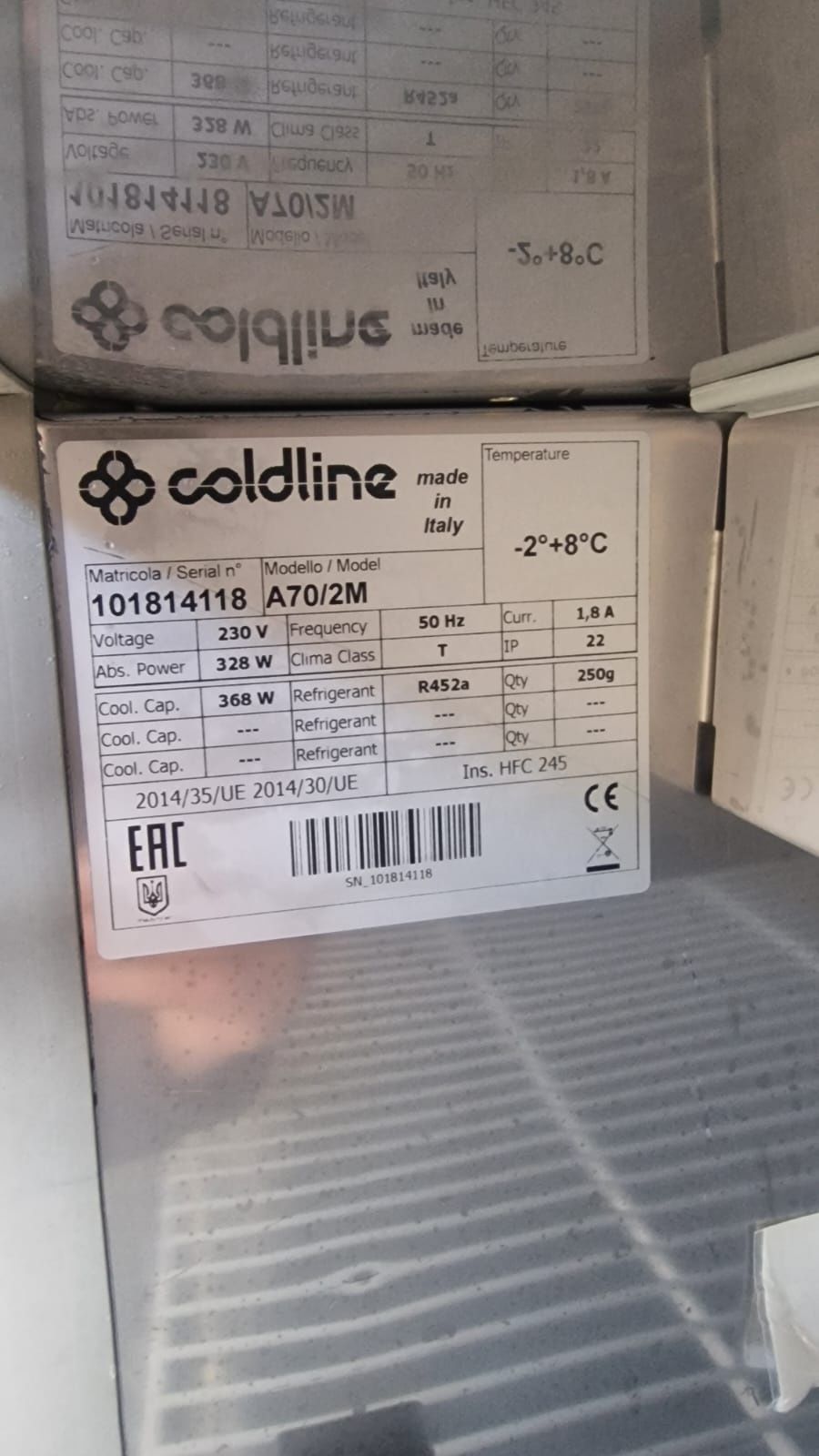 Плюсов хладилник Coldline изцяло от неръждаема стомана