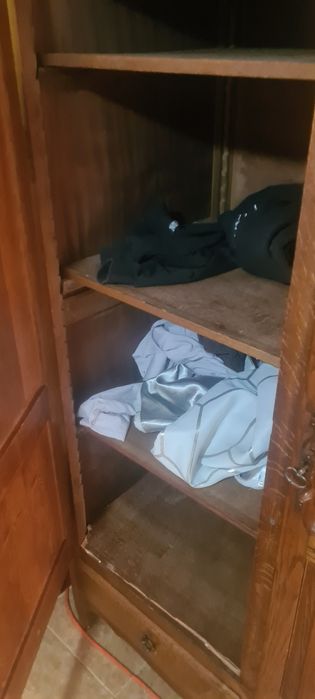 Dulap lemn masiv vând urgent