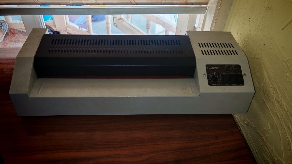Laminator A3 Sotiladi