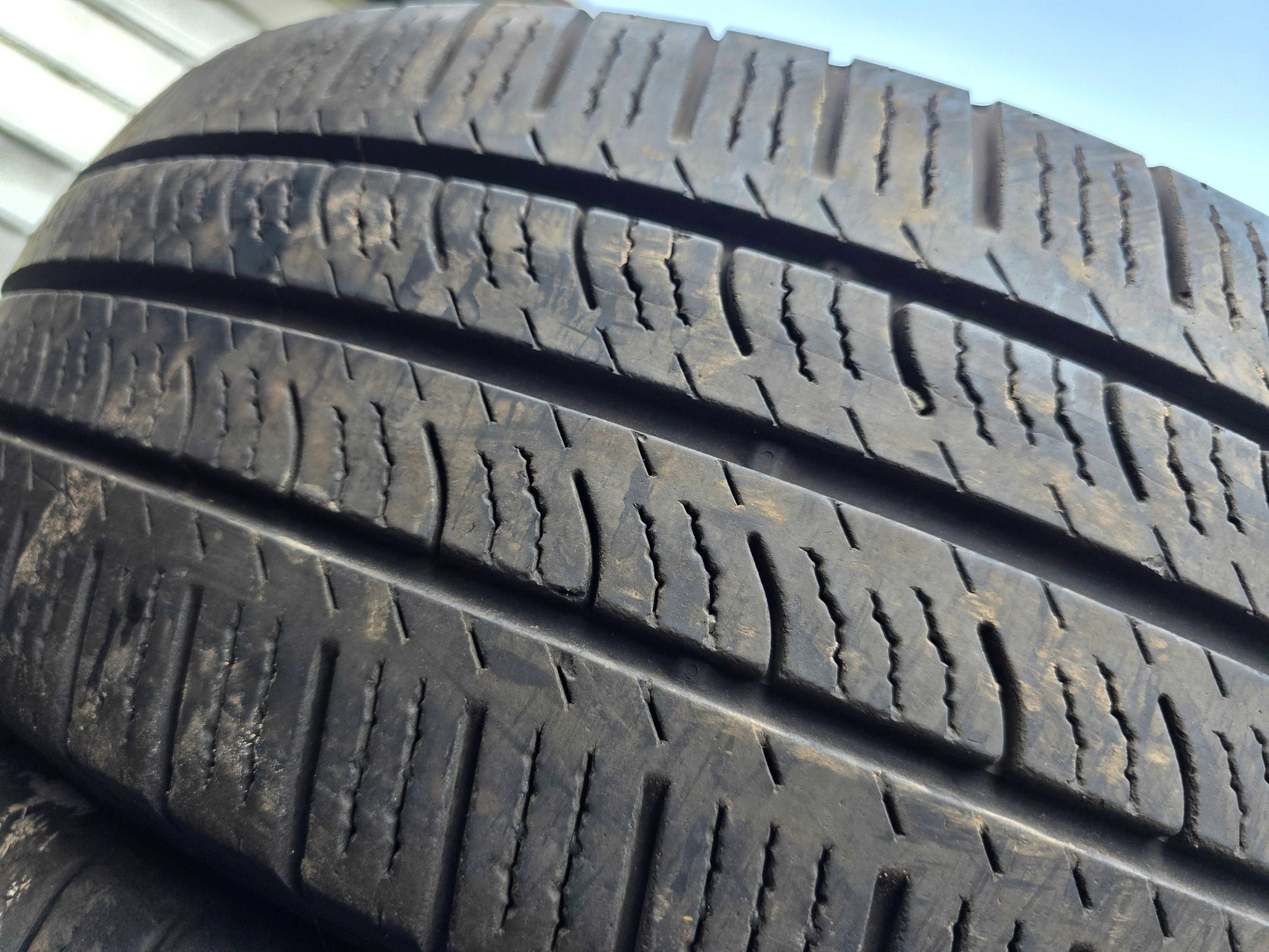 2бр Всесезонни гуми за БУС 225 70 15 С - Pirelli