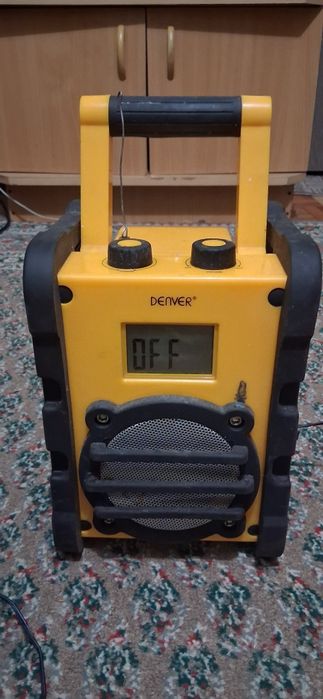 Radio Denver -santier ,cu protectie ,alimentator ,functional