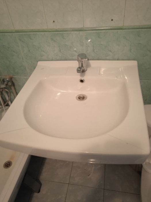 Продается умывальник квадратный