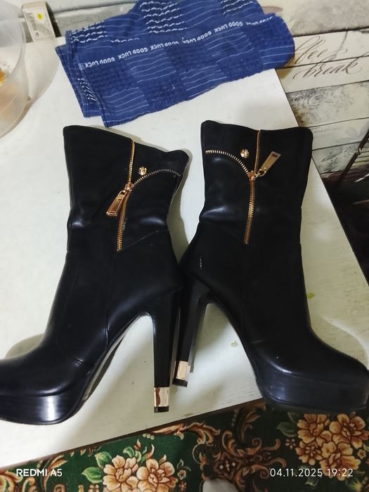 Продам женские  сапожки