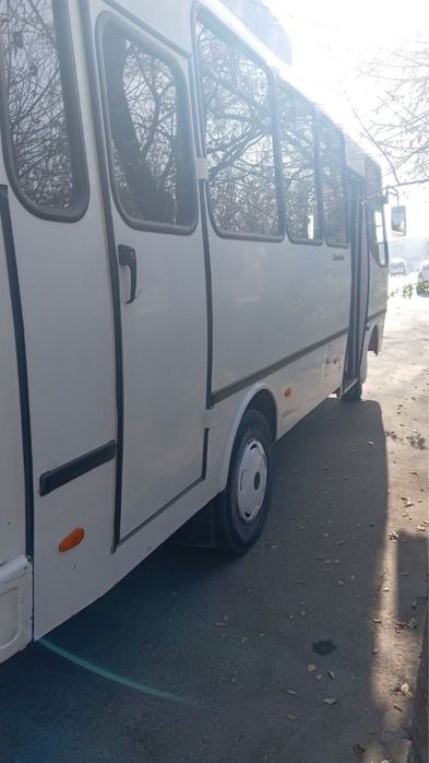 Isuzu avtobus sotiladi SROCHNI 2018 yil