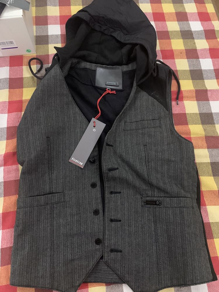 Мъжки елек Firetrap,нов,М,слим.