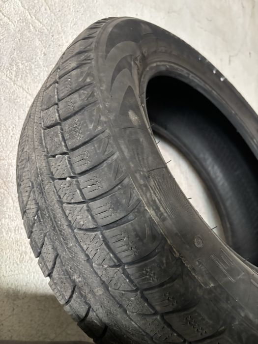 Шина зимние харошем состояние 215,60,16
