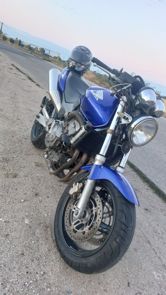 Vând Honda hornet