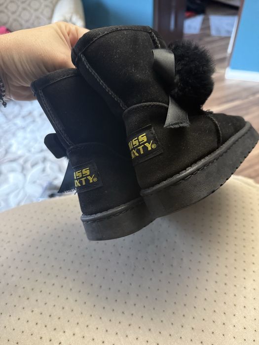 Ghete tip Ugg fetite