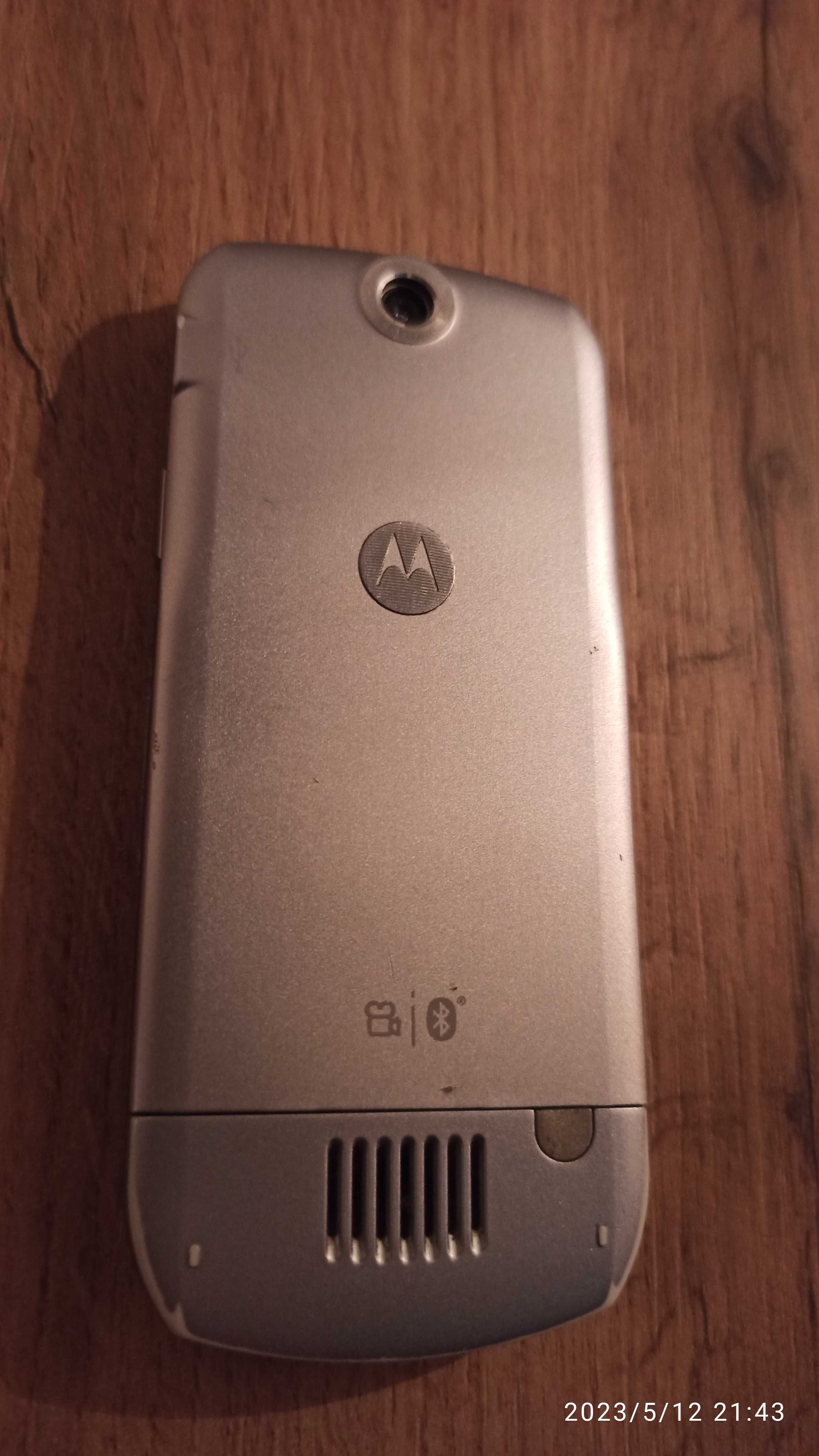 "Motorola L6".   телефон