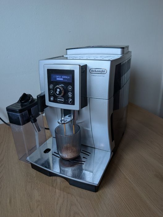 Vând expresor cafea DeLonghi Cappuccino impecabil